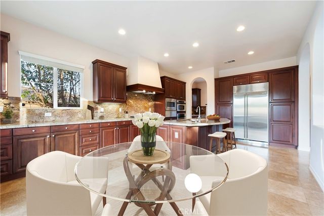 889 Lindamere Court, Simi Valley, CA 93065