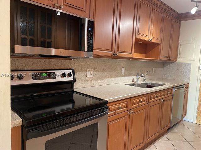 3233 NE 32nd Ave 601, Fort Lauderdale, FL 33308