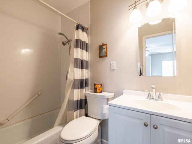 4049 W HILLMONT Road, Peoria, IL 61615