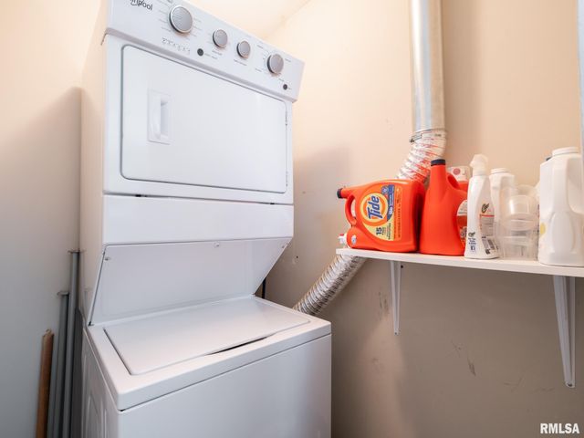 4049 W HILLMONT Road, Peoria, IL 61615