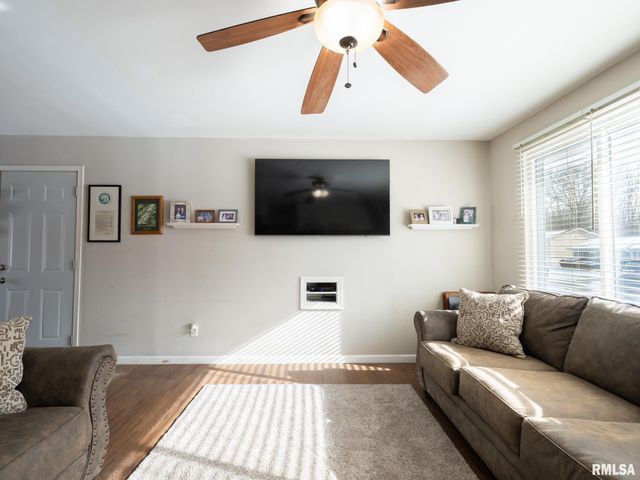 4049 W HILLMONT Road, Peoria, IL 61615