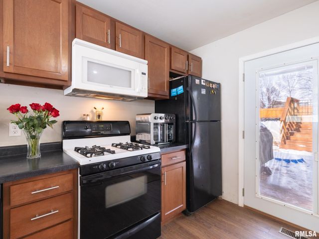 4049 W HILLMONT Road, Peoria, IL 61615