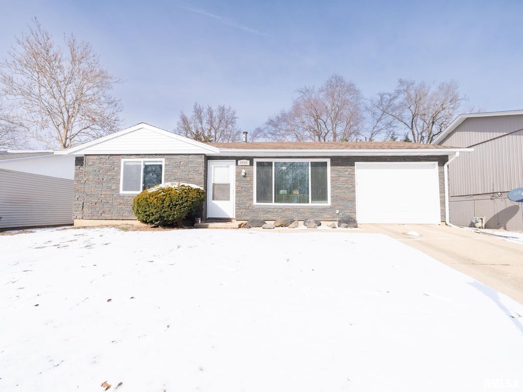 4049 W HILLMONT Road, Peoria, IL 61615