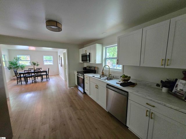 509 S Bomar Avenue, Landrum, SC 29356