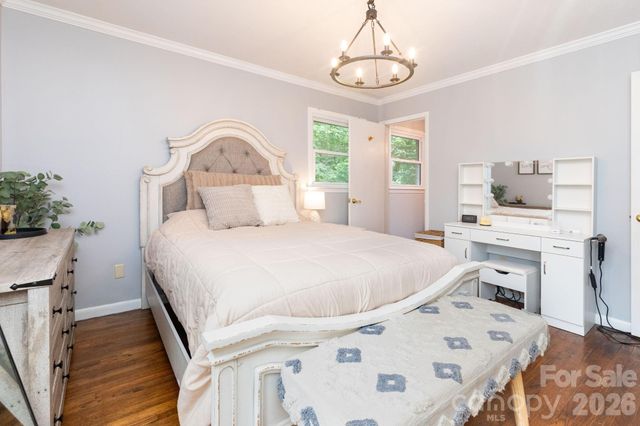936 Toxaway Drive, Hendersonville, NC 28791