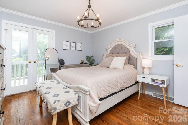 936 Toxaway Drive, Hendersonville, NC 28791