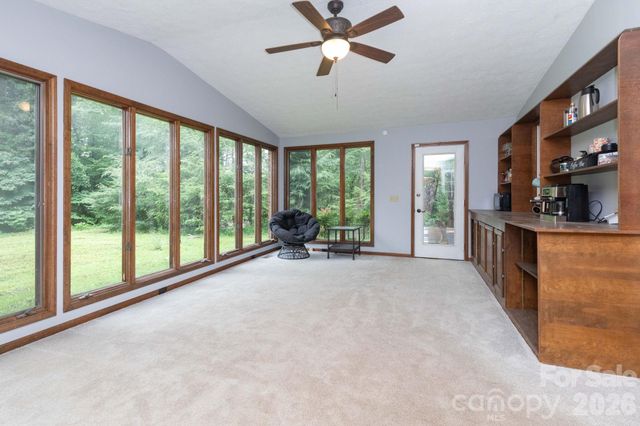 936 Toxaway Drive, Hendersonville, NC 28791