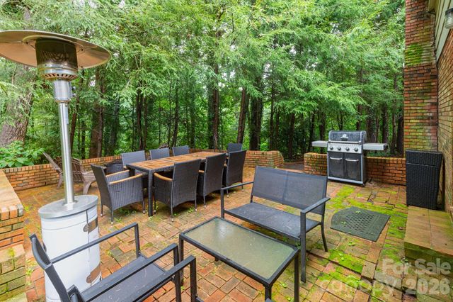 936 Toxaway Drive, Hendersonville, NC 28791