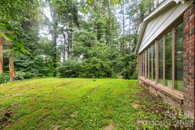 936 Toxaway Drive, Hendersonville, NC 28791