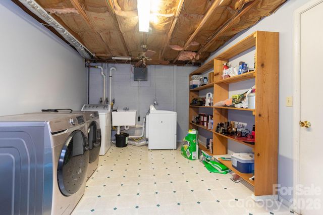 936 Toxaway Drive, Hendersonville, NC 28791