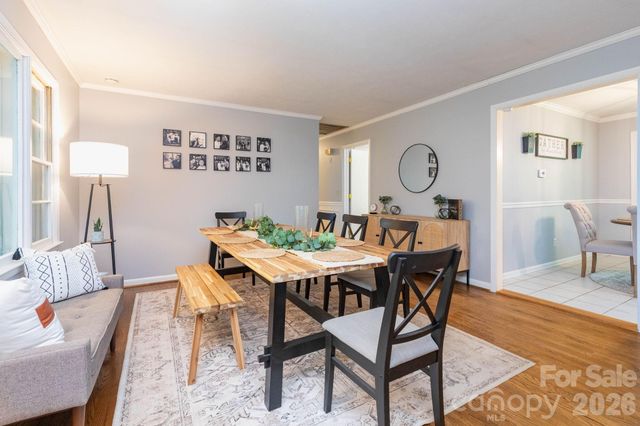 936 Toxaway Drive, Hendersonville, NC 28791