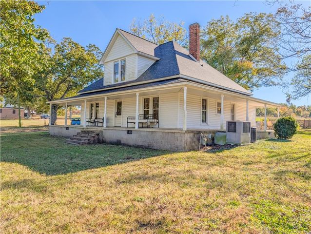 6025 Mountain View Road, Taylors, SC 29687