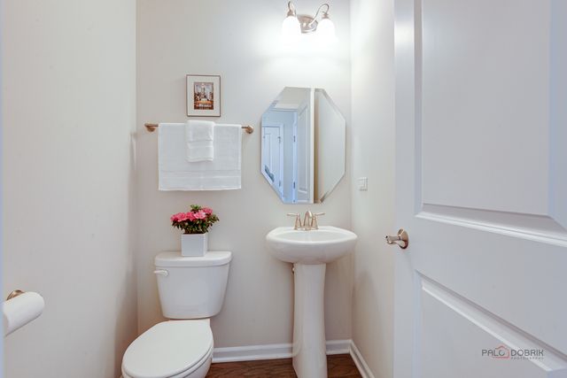 246 Belmont Drive, Lincolnshire, IL 60069