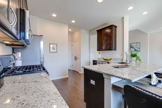 246 Belmont Drive, Lincolnshire, IL 60069