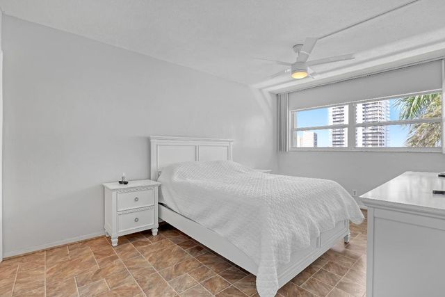 28 Yacht Club Drive 409, North Palm Beach, FL 33408