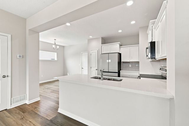 1297 S 91st Street, West Des Moines, IA 50266