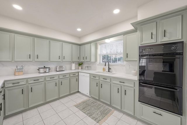 607 Shenandoah Drive, Shenandoah, TX 77381