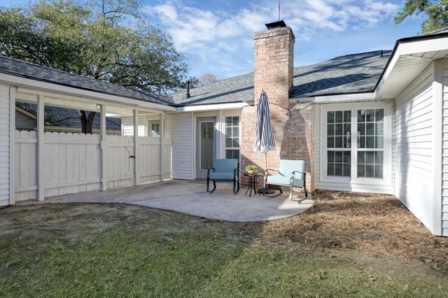 607 Shenandoah Drive, Shenandoah, TX 77381