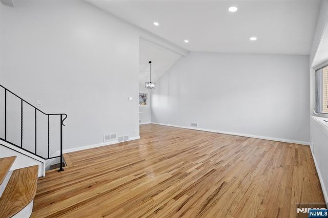 35 Eastern Parkway, Hillside, NJ 07205