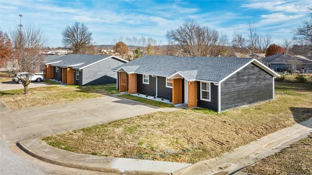 302 Trailside Terrace A, Springdale, AR 72764