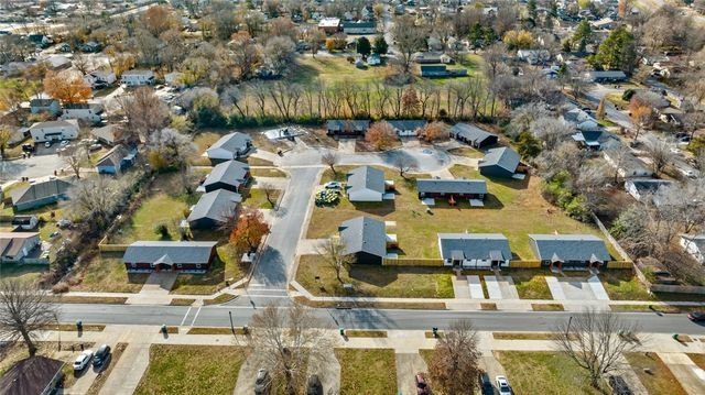 302 Trailside Terrace A, Springdale, AR 72764