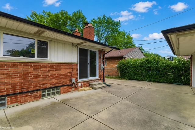 24509 Wood Street, St Clair Shores, MI 48080