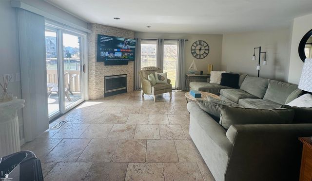 26301 Harbour Pointe Dr N Drive, Harrison Twp, MI 48045