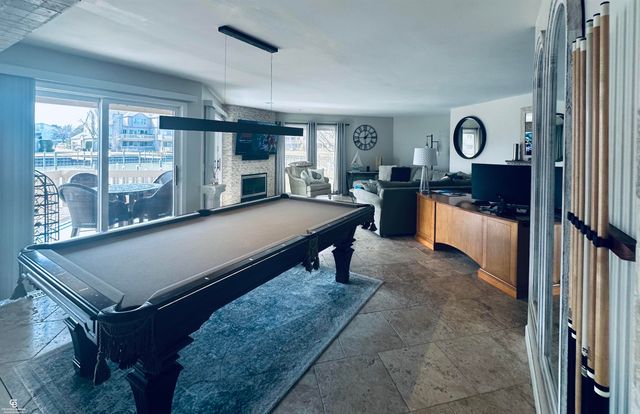 26301 Harbour Pointe Dr N Drive, Harrison Twp, MI 48045