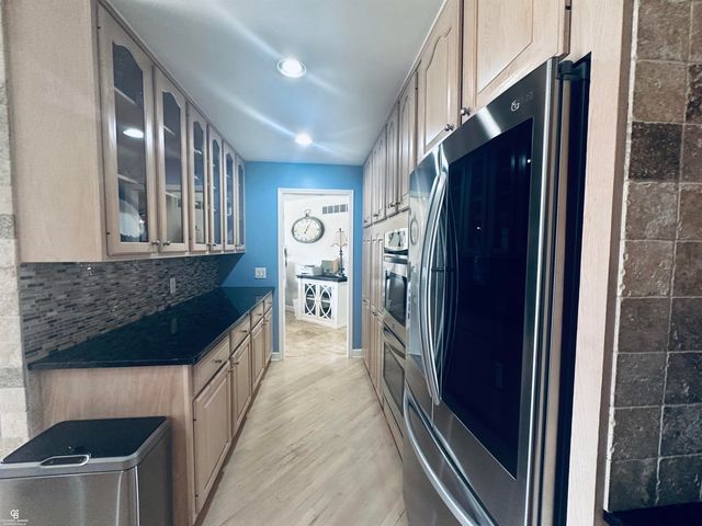 26301 Harbour Pointe Dr N Drive, Harrison Twp, MI 48045