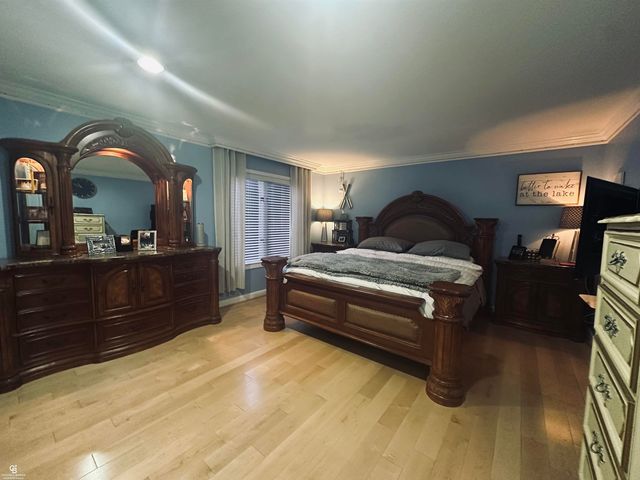 26301 Harbour Pointe Dr N Drive, Harrison Twp, MI 48045