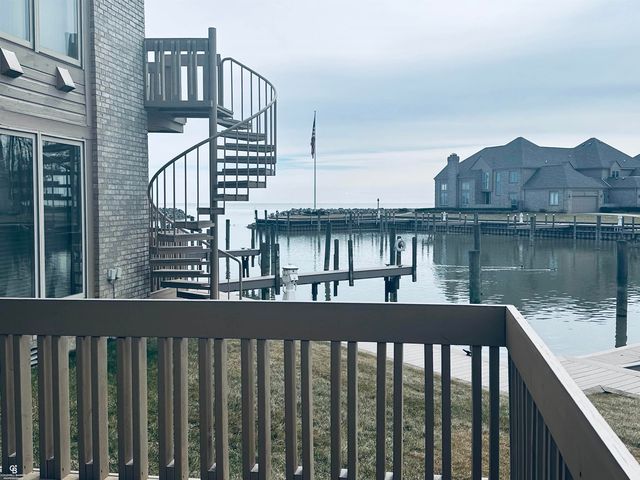 26301 Harbour Pointe Dr N Drive, Harrison Twp, MI 48045