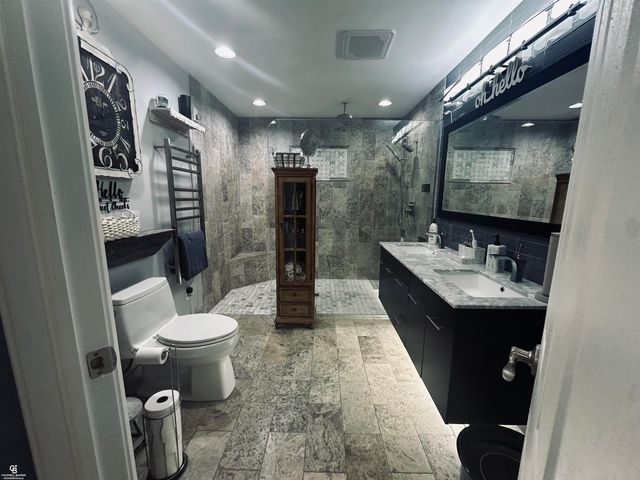 26301 Harbour Pointe Dr N Drive, Harrison Twp, MI 48045