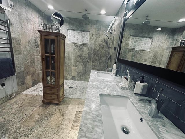 26301 Harbour Pointe Dr N Drive, Harrison Twp, MI 48045