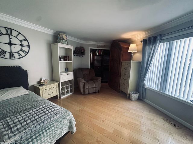 26301 Harbour Pointe Dr N Drive, Harrison Twp, MI 48045