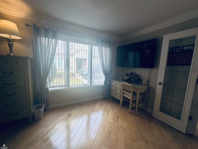 26301 Harbour Pointe Dr N Drive, Harrison Twp, MI 48045