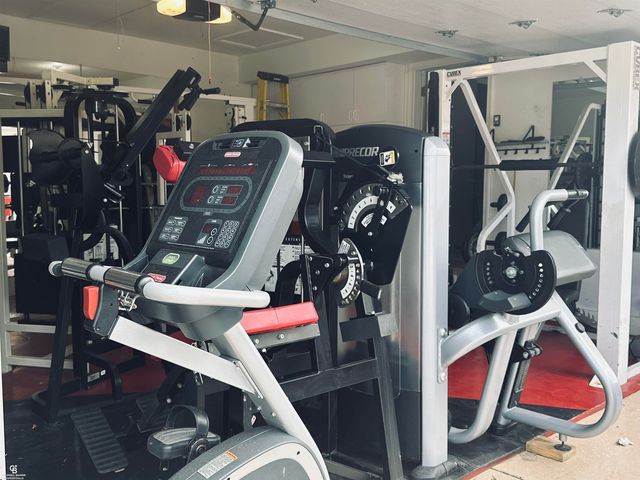 26301 Harbour Pointe Dr N Drive, Harrison Twp, MI 48045