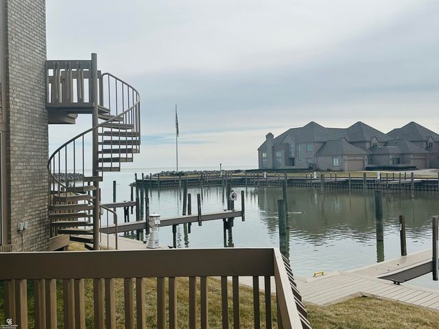 26301 Harbour Pointe Dr N Drive, Harrison Twp, MI 48045