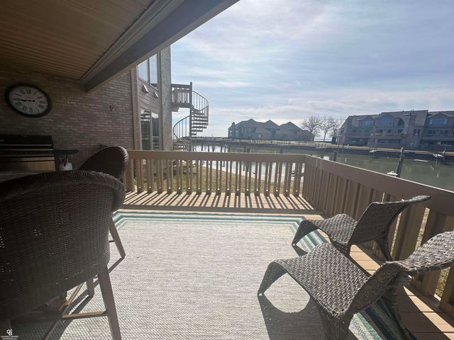 26301 Harbour Pointe Dr N Drive, Harrison Twp, MI 48045