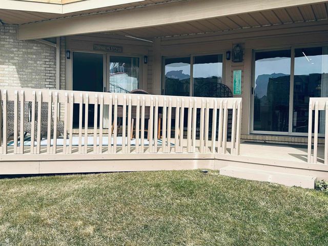 26301 Harbour Pointe Dr N Drive, Harrison Twp, MI 48045