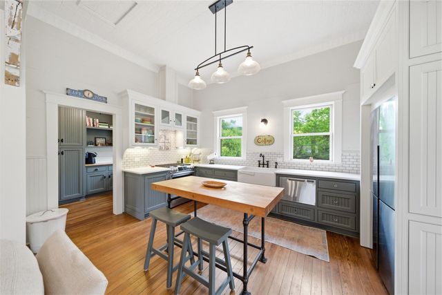 9030 Wolf Creek Road, Brenham, TX 77833