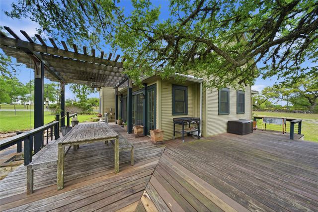 9030 Wolf Creek Road, Brenham, TX 77833