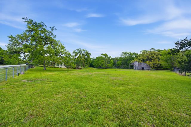 9030 Wolf Creek Road, Brenham, TX 77833