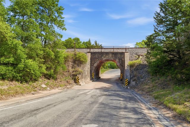 9030 Wolf Creek Road, Brenham, TX 77833