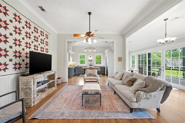 9030 Wolf Creek Road, Brenham, TX 77833