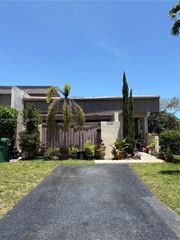 7439 SW 106th Ct, Miami, FL 33173