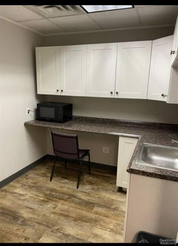 22301 Kelly Road, Eastpointe, MI 48021