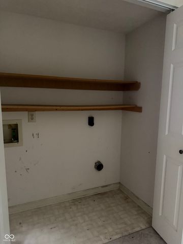 8117 Crook Drive N, Indianapolis, IN 46256