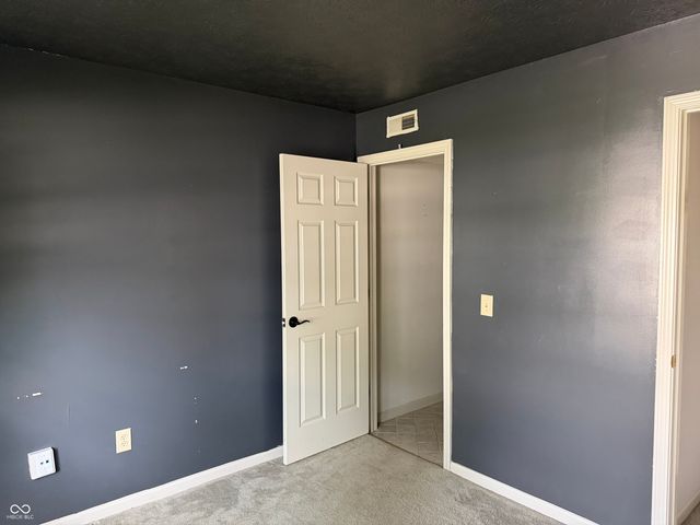 8117 Crook Drive N, Indianapolis, IN 46256