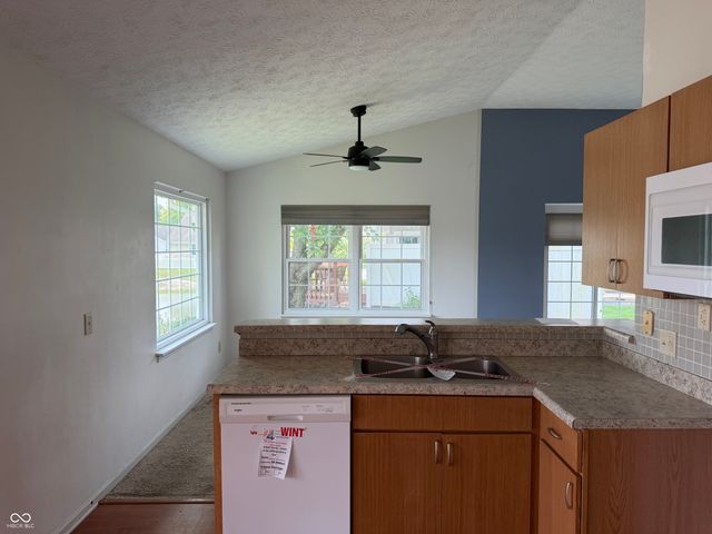 8117 Crook Drive N, Indianapolis, IN 46256