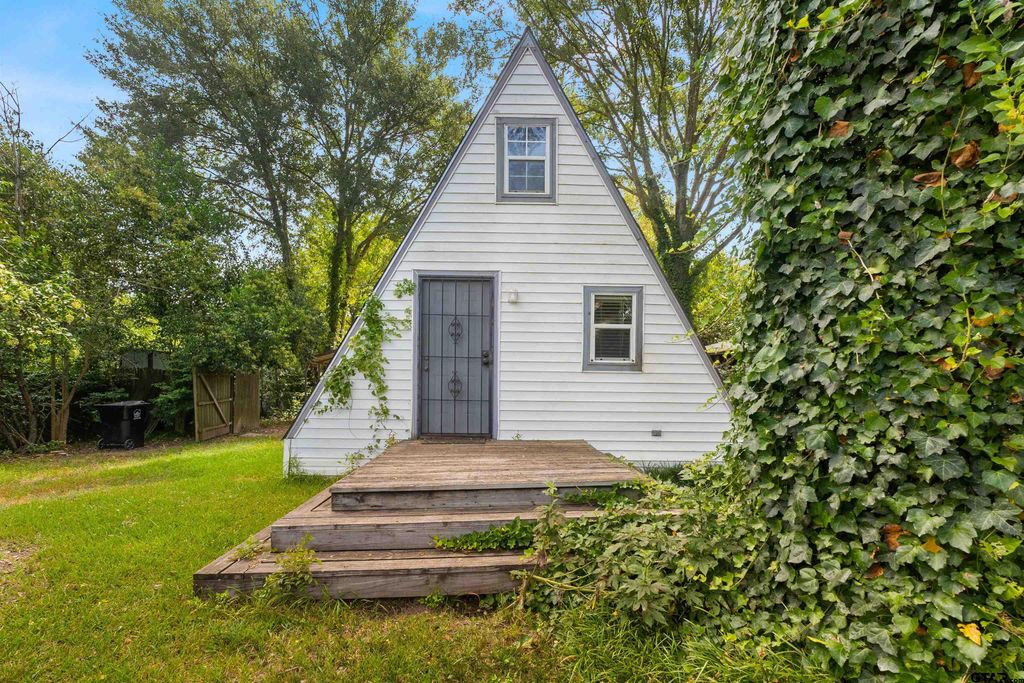 10969 Crestview Ln, Frankston, TX 75763